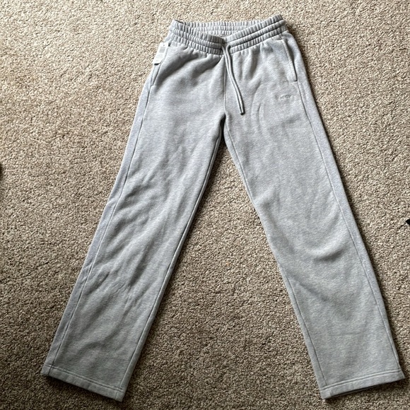 ARITZIA | TNA | Sweatfleece Cozy Fleece Boyfriend Straight Sweatpant - Picture 3 of 7